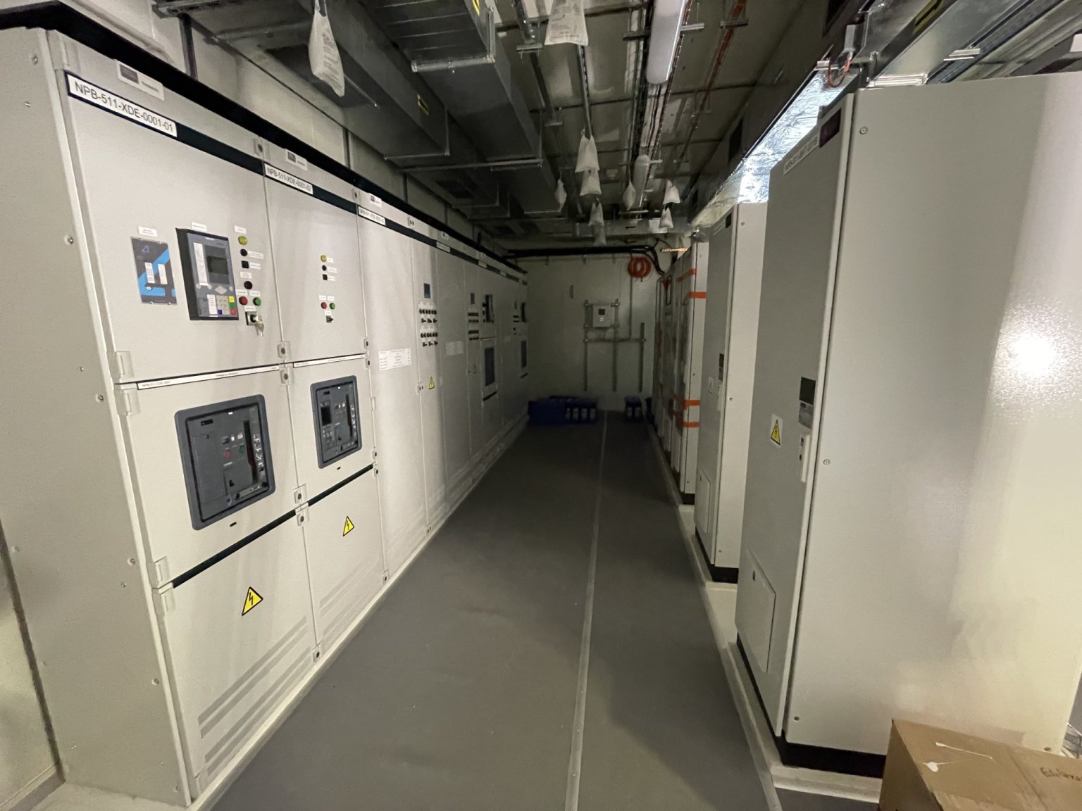 E‑house vznik� v kontrolovan�m prost�ed� v�robn� haly, kde se technologie nainstaluj� a vyzkou��.