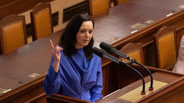 Poslanci zvolili m�stop�edsedkyn� sn�movny Barboru Urbanovou STAN, usp�la ve...