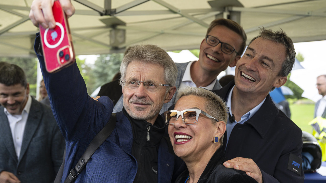 Kandidátka ODS do Senátu Dagmar Pecková, předseda ODS Martin Kupka, Miloš...