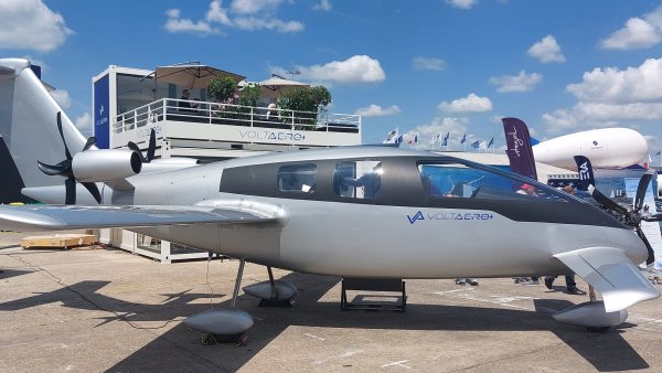 Elektrick� hybridn� letoun VoltAero na pa��sk� airshow v roce 2025.