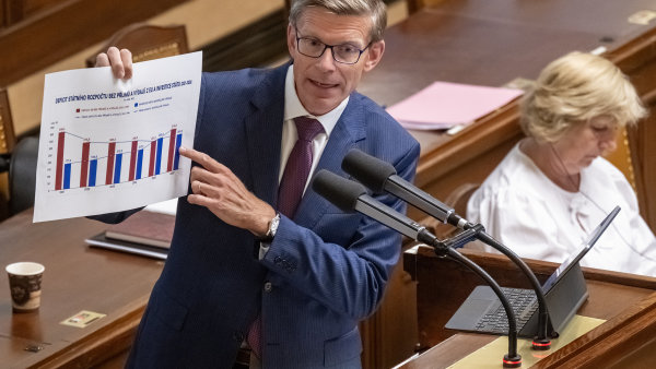 Opozi�n� �e�n�ci mluvili v souvislosti s novelou o kreditn� kart�, bianco...