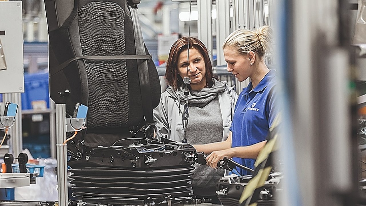 Grammer autoseda�ky.