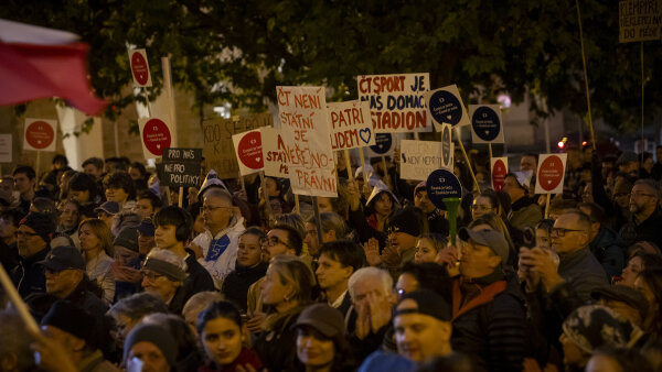 Demonstrace proti zru�en� koncesion��sk�ch poplatk� za �eskou televizi a...