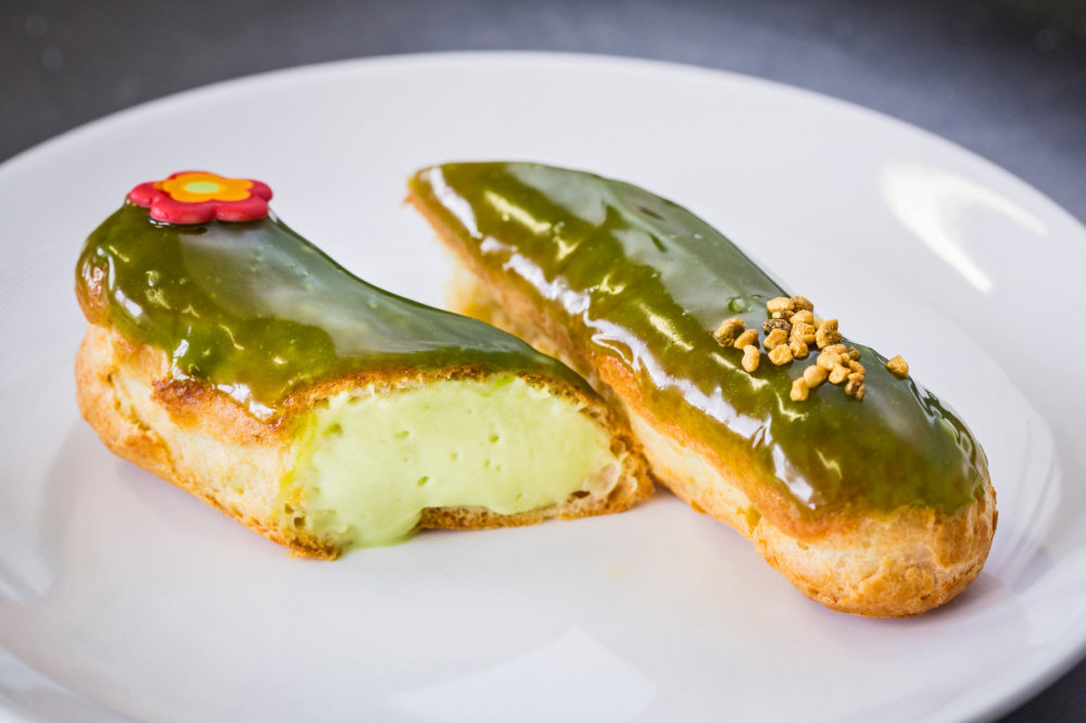 Éclairs Hotová éclairs se hodí ke kávě nebo čaji.
