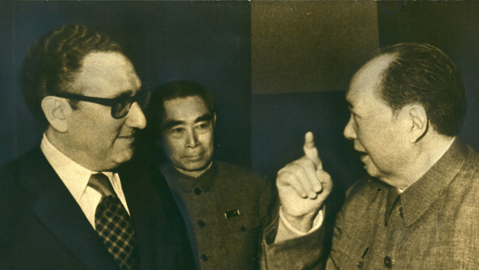 Henry Kissinger pi setkn snskm dikttorem Mao Ce-tungem vroce 1973.