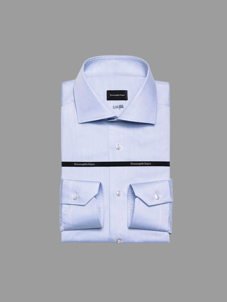 Formální košile 100 Fili z nové kolekce ERMENEGILDO ZEGNA Může být perfektní košile ještě lepší? Ano, příkladem jsou formální košile 100 Fili z nové kolekce ERMENEGILDO ZEGNA. Klasický střih se stává výjimečnou záležitostí díky extrémně jemné látce utkané ze 100 vláken na každý centimetr čtvereční.
Cena 8370 Kč.