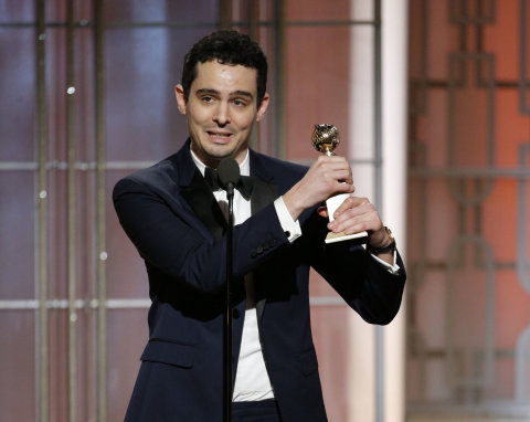 Režisér Damien Chazelle (na snímku) za muzikál La La Land obdržel cenu pro režii. Film nakonec získal sedm Zlatých glóbů a stal se vítězem večera.