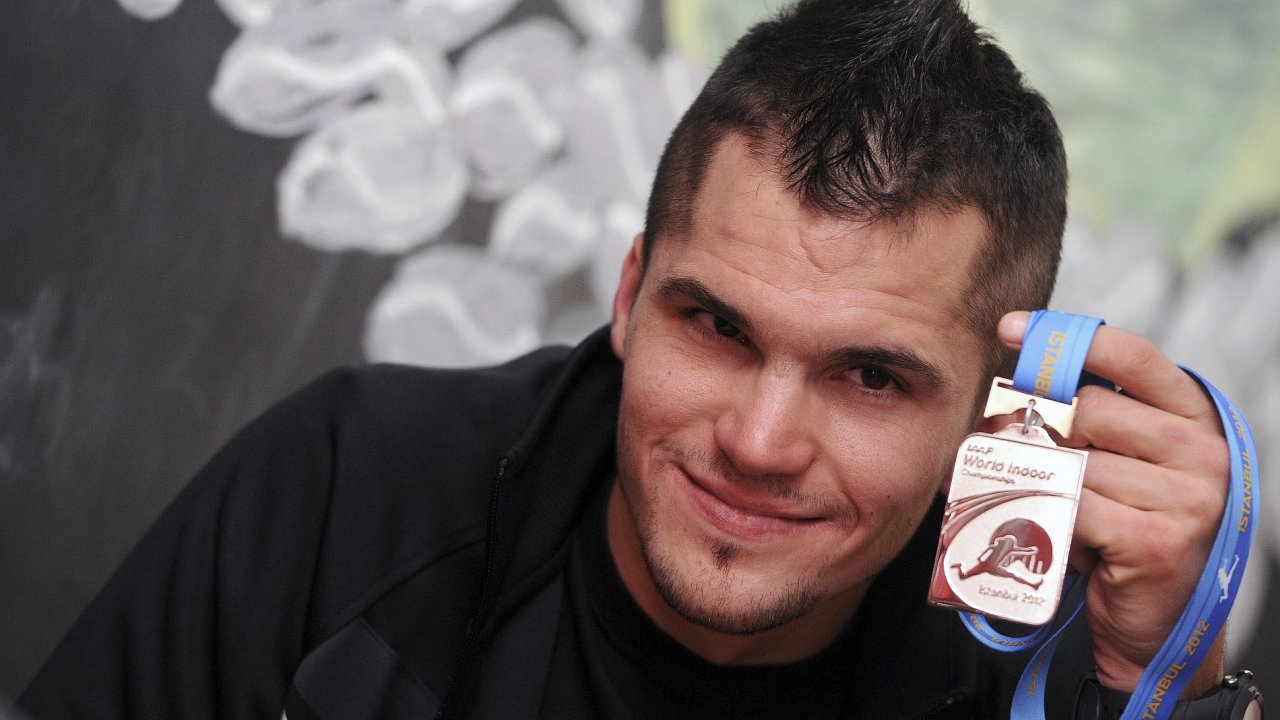 St��brn� atlet Jakub Holu�a
