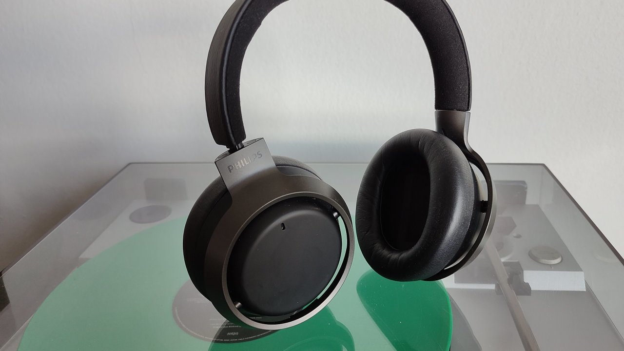 Sluchátka Philips Fidelio lákají na luxusní materiály i zvuk.