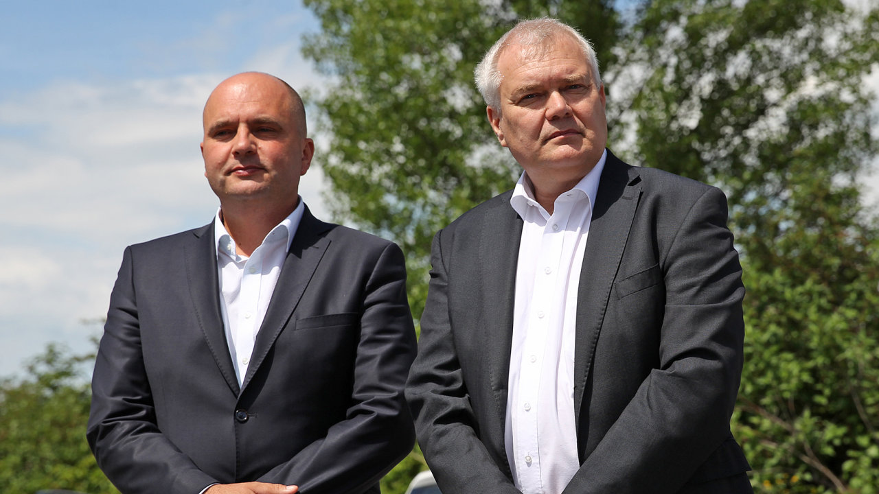 Jaroslav Strnad (prostovlasý, vlevo), René Matera, majitelé automobilky Tatra Kopøivnice