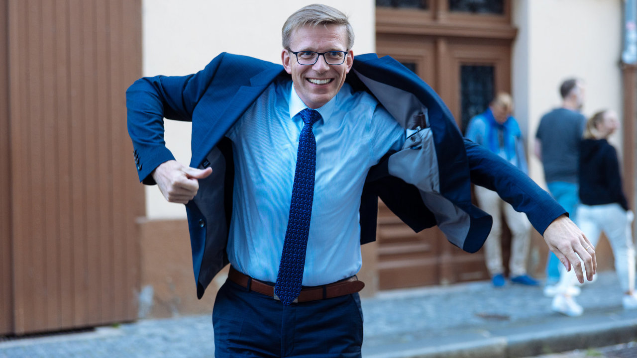 Martin Kupka ve volebním štábu koalice SPOLU bìhem voleb do komunálních zastupitelství 2022.
