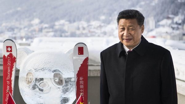 Poprv&eacute;. Hlava �&iacute;nsk&eacute; lidov&eacute; republiky na davosk&eacute;m f&oacute;ru.