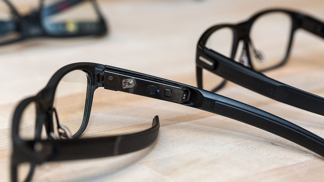 Chytré brýle Vaunt od Intelu vypadají nenápadnì.