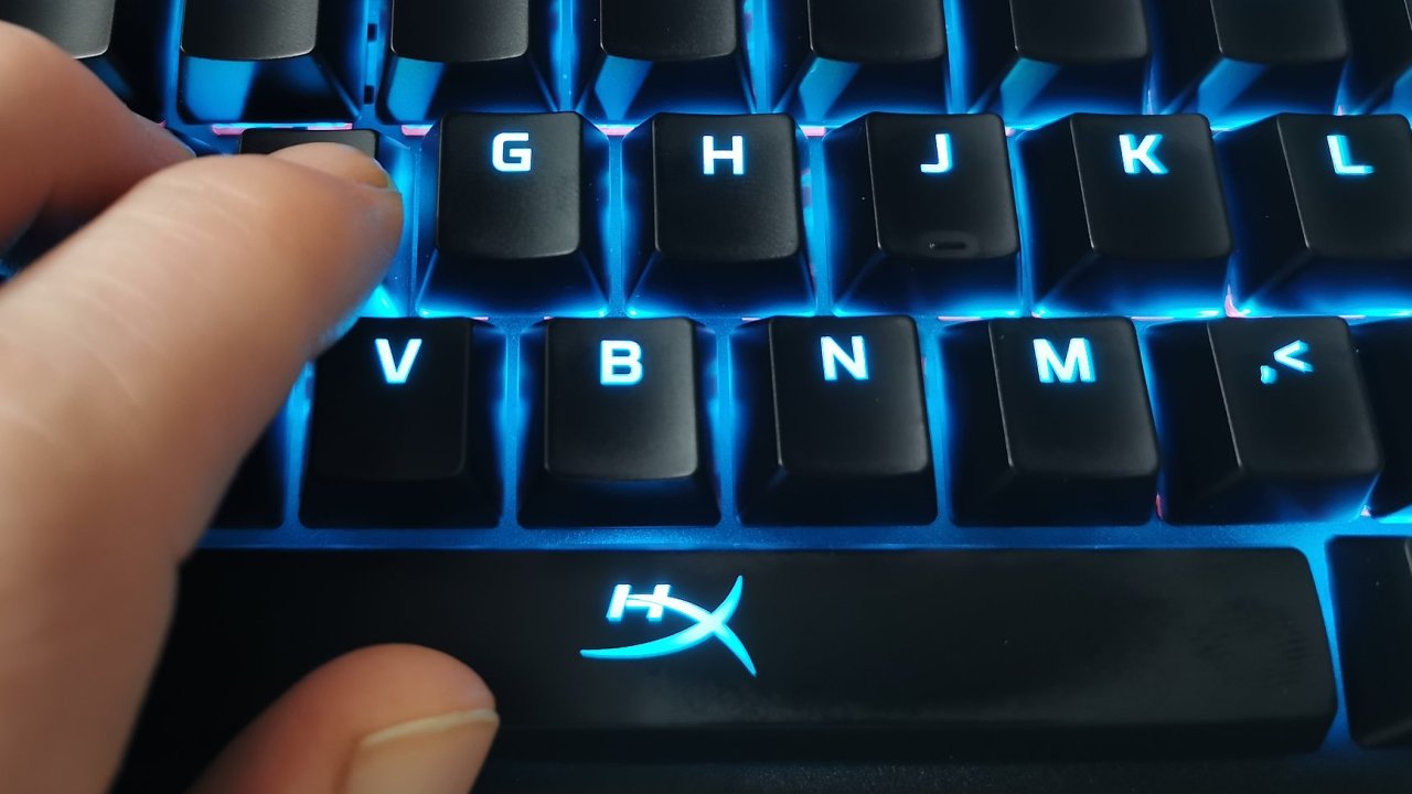 Kompaktní klávesnice HyperX Alloy Origins Core má vlastní spínače, které fungují a nebojí se prachu
