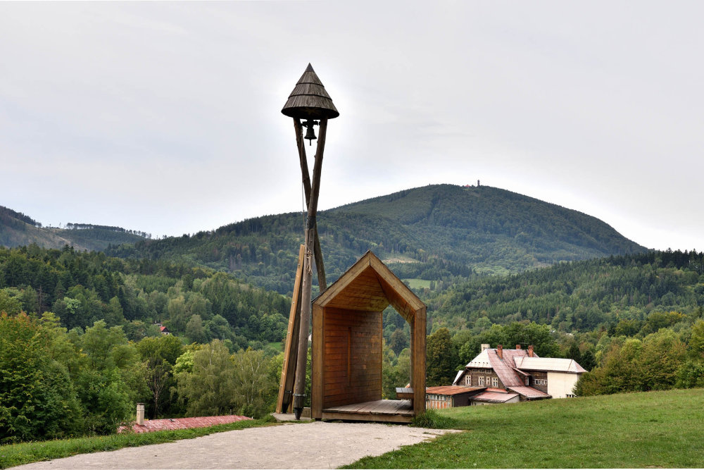 Zvonička na Horečkách od Kamil Mrva Architekts zvaná Strážkyně Beskyd