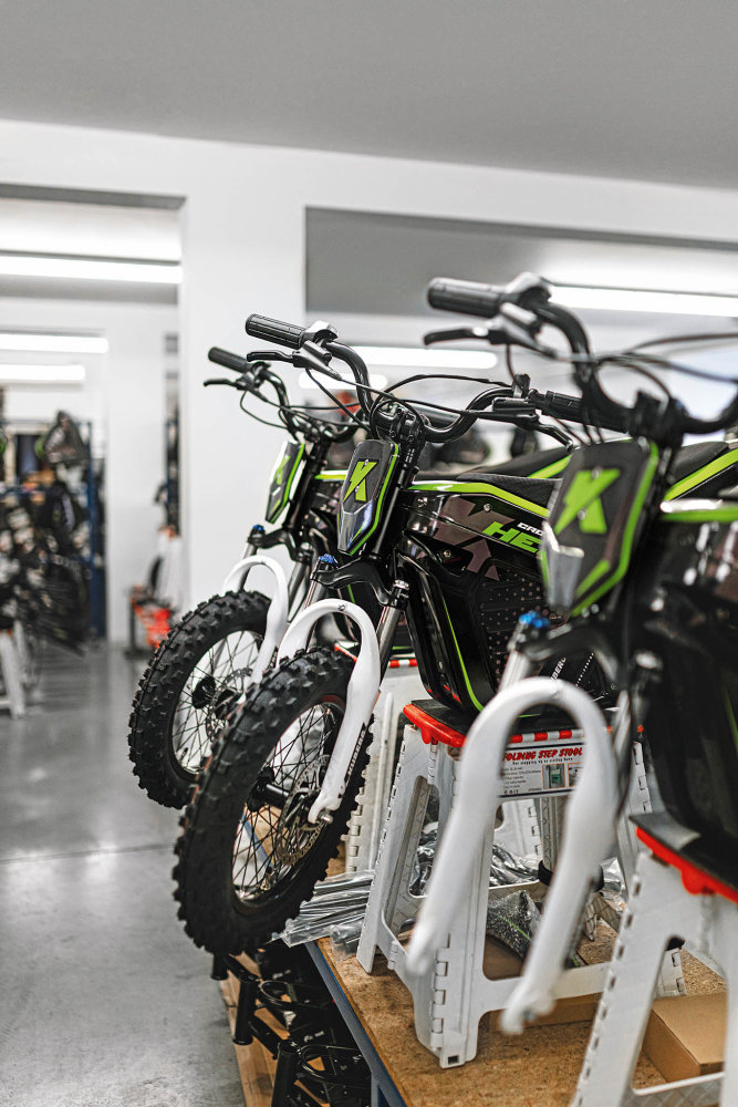 Letos vyrobí Kuberg zhruba 1500 kusů. Jejich ceny se pohybují od 27 tisíc korun za motorku Start pro nejmenší až po čtvrt milionu za tu nejdražší.