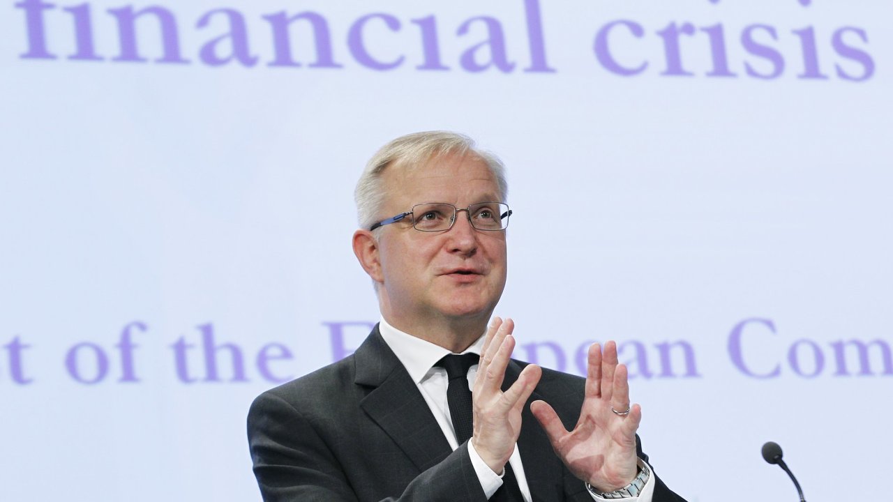 Eurokomisa Olli Rehn na tiskov konferenci.
