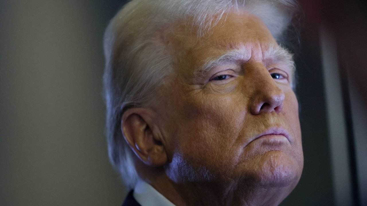 Donald Trump nadil uvalit 25procentn cla a dal sankce na Kolumbii pot, co zem odmtla pijmout dva deportan lety s kolumbijskmi migranty.