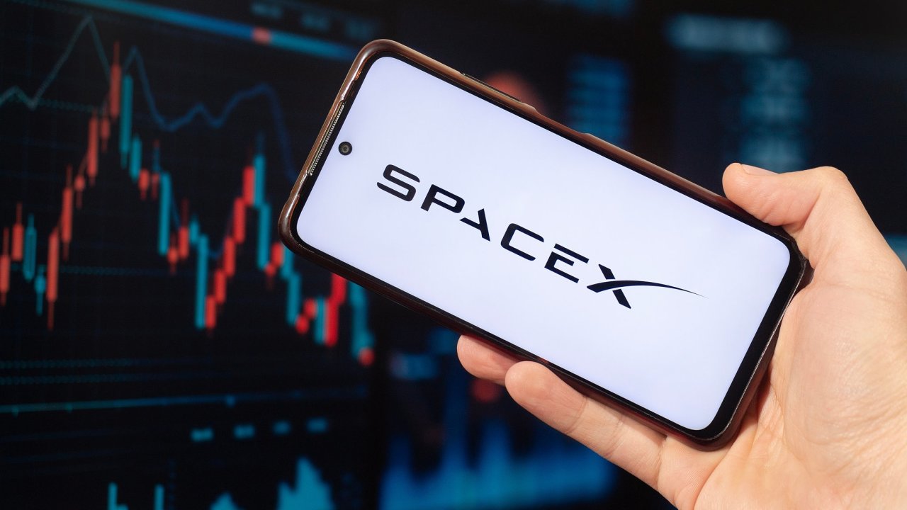 Muskova vesmírná firma SpaceX má za sebou úspěšné IPO. Od té doby ale cena...