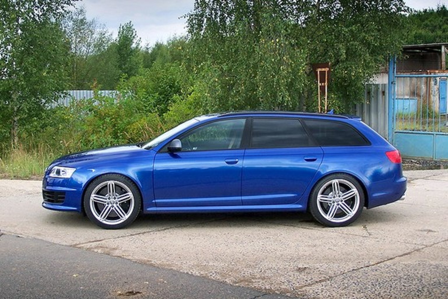 957110131_audi_rs6_avant_03_550x367_.jpg