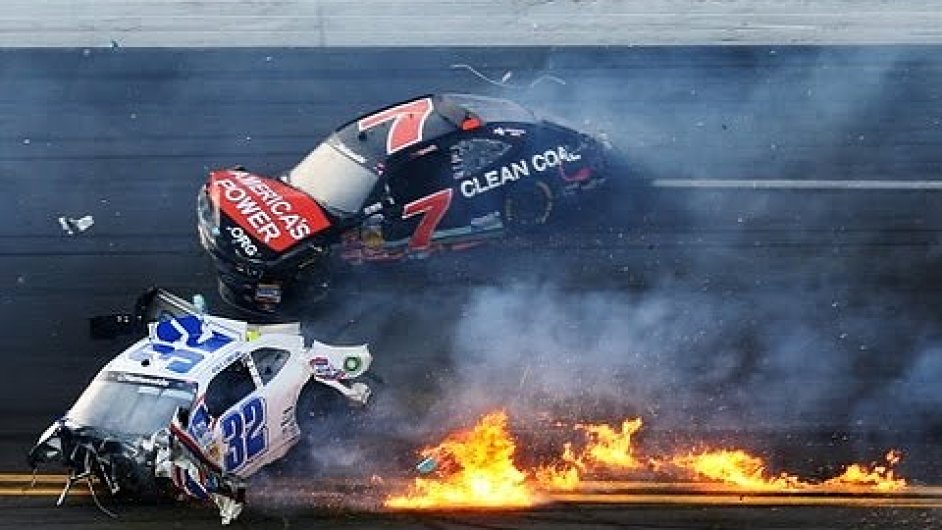 NASCAR nehoda