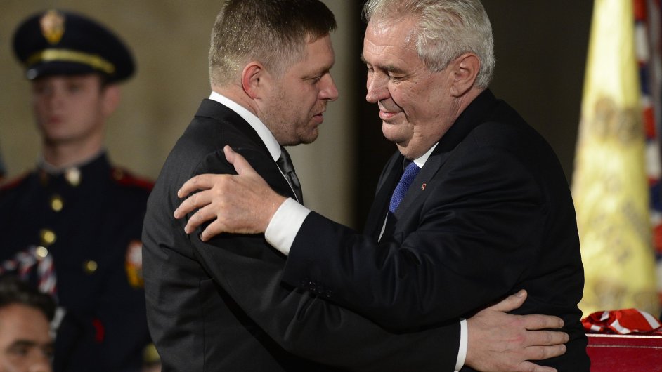 Slovensk premir Robert Fico a esk prezident Milo Zeman