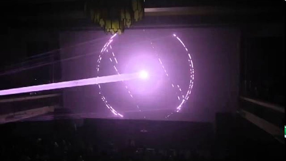 Show Roberta Henkeho doprovod projekce ty laser.