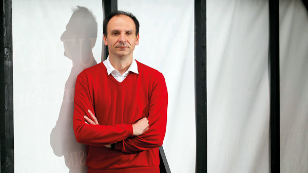 "Sice se zlepšila nabídka a úroveň služeb, které neziskové organizace poskytují veřejnosti, současně se však zhoršil jejich veřejný obraz," shrnul výsledky zprávy Marek Šedivý.