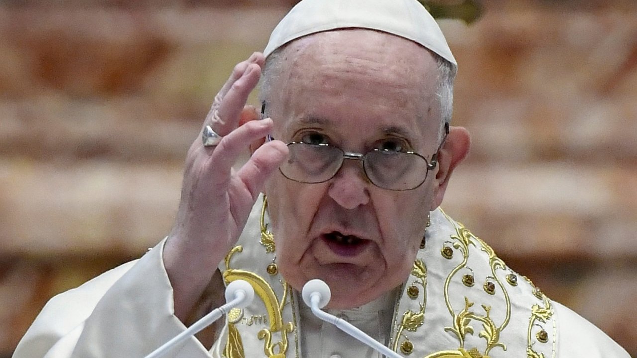 Pape Frantiek bhem poselstv Urbi et orbi v roce 2021.