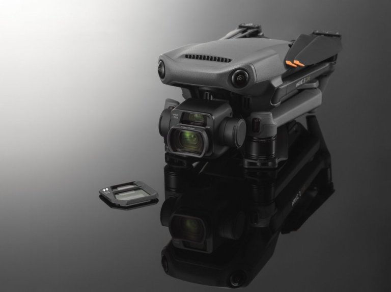 dji mavic 3 se 2 integrovanymi kamerami (Foto: Dronpro) 17704 dji mavic 3 se 2 integrovanymi kamerami