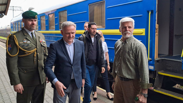 Musíme Ukrajině dodávat více munice, řekl prezident Pavel po příjezdu z návštěvy země