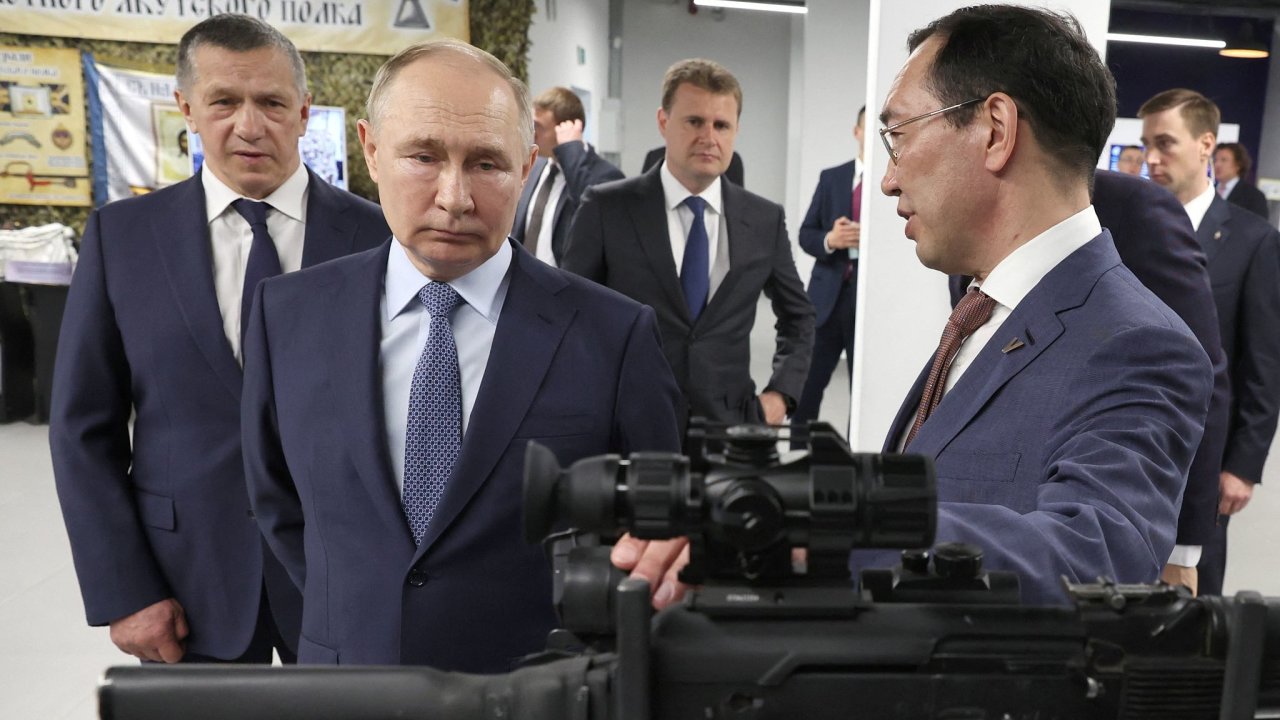 Rusko, Vladimr Putin, Aisen Nikolayev, zbra