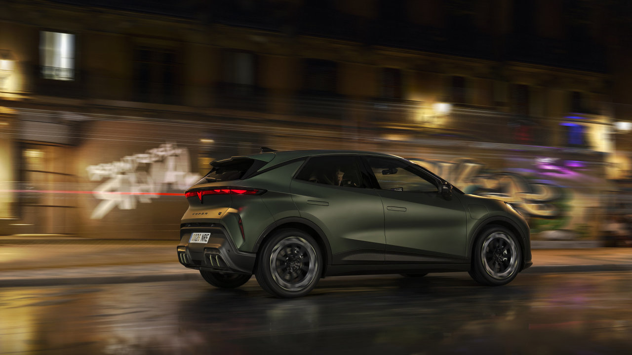 Cupra Raval je prvn�m ofici�ln� p�edstaven�m mal�m elektromobilem koncernu VW. Mimo jin� je to sourozenec �kody Epiq.