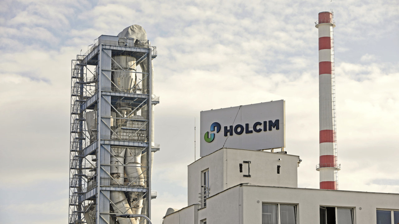 Cement�rna v ��kovic�ch (pat�� �v�carsk�mu koncernu Holcim) spou�t� novou...