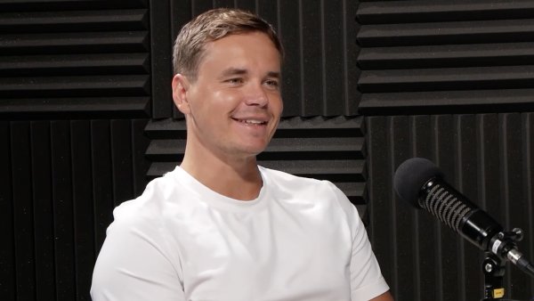Petr Rieger, investi�n� �editel Carlyle Group, b�hem nat��en� podcastu Moucha...