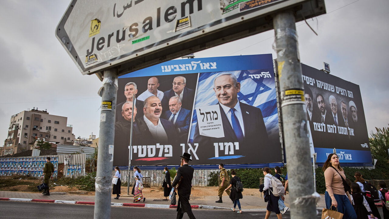 Billboard strany Likud, na n�m� je vyobrazen izraelsk� premi�r Benjamin...