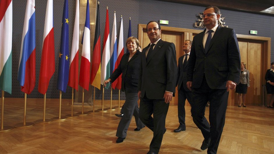 Petr Neas (zcela vpravo) na summitu EU