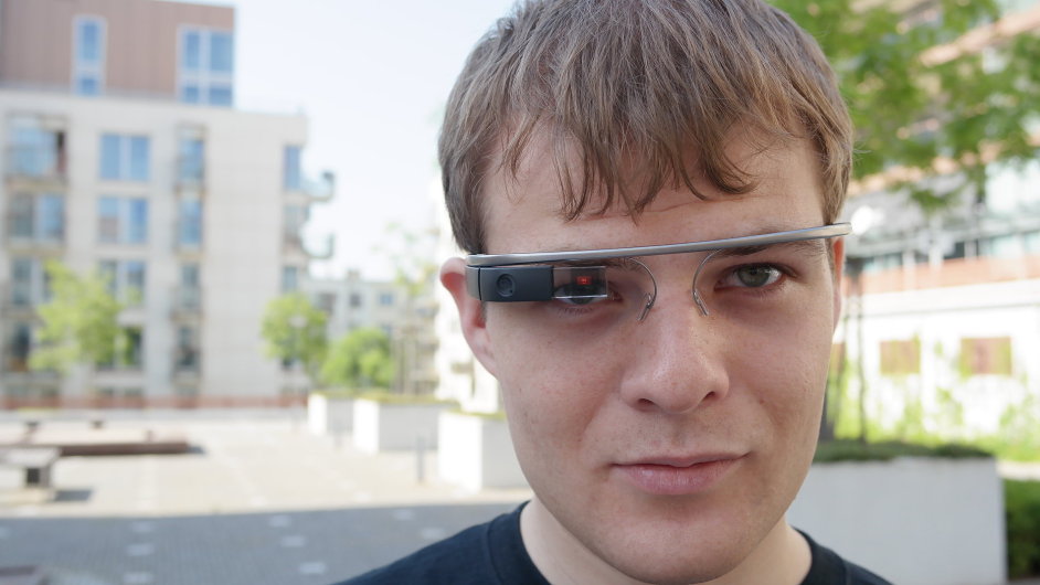 První Google Glass v Èesku má Matin Pelant ze spoleènosti eMan