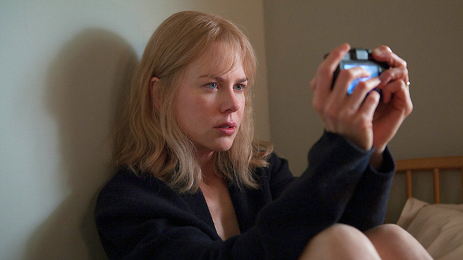 Nicole Kidmanov hraje enu, kter se bhem noci pokad vymae pam.