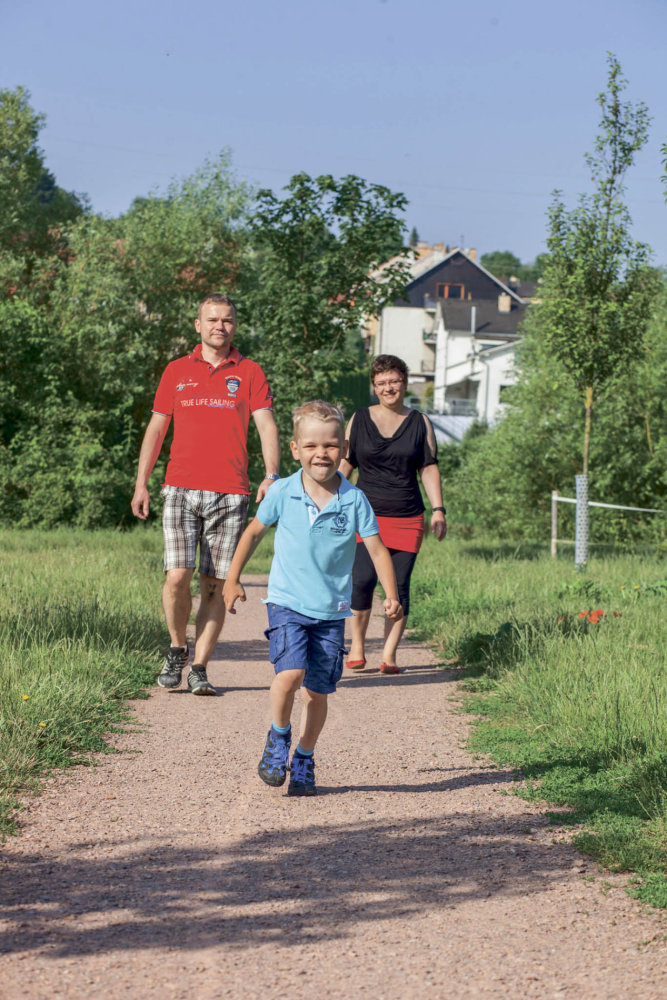 Rodina Teplanových z Brna je zvyklá hodně chodit, a to včetně šestiletého Toníčka, který loni ušel za dva dny 52 kilometrů. Rodina Teplanových z Brna je zvyklá hodně chodit, a to včetně šestiletého Toníčka, který loni ušel za dva dny 52 kilometrů.