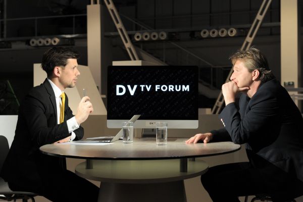 Jarom&iacute;r Bos&aacute;k - sportovn&iacute; koment&aacute;tor �iv� v DVTV