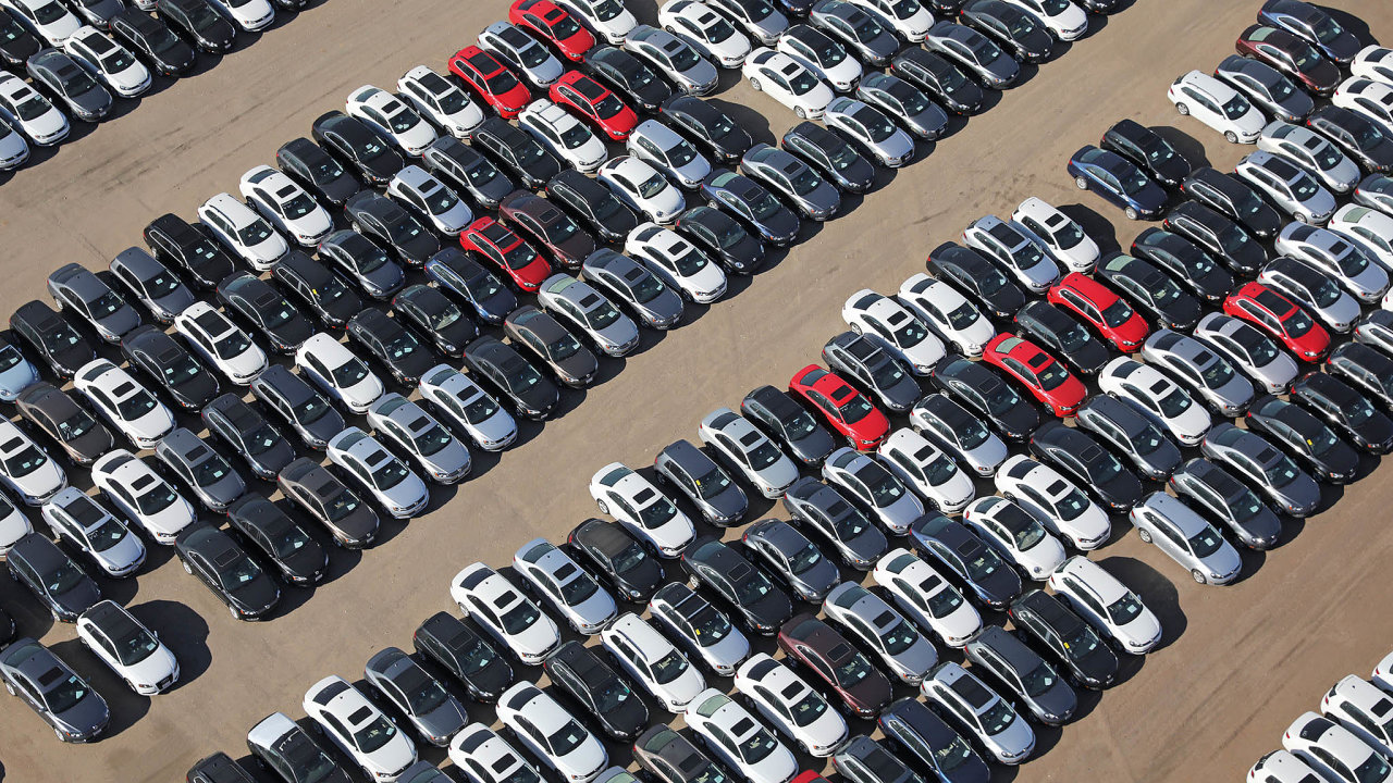 Volkswagen musel kvùli kauze Dieselgate odstavit tisíce vozù.