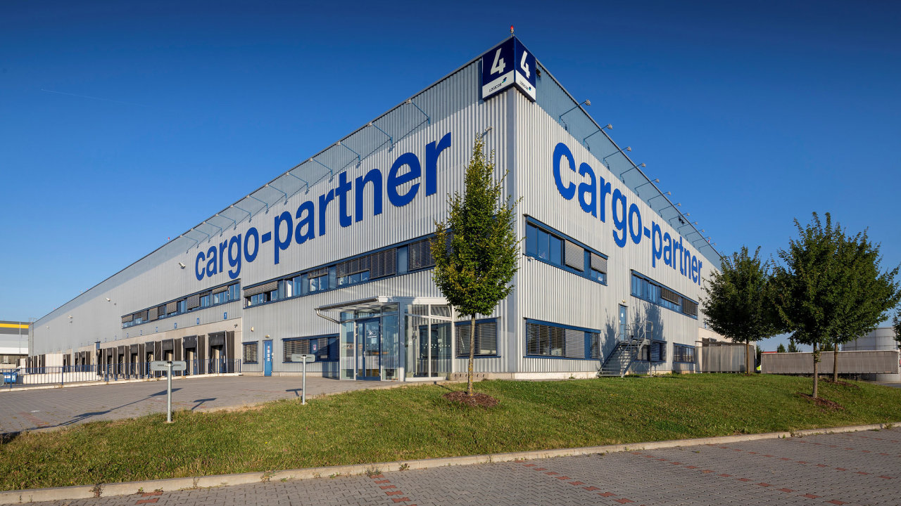 Logistické centrum cargo-partner v Dobrovízi v blízkosti pražského letištì Václava Havla