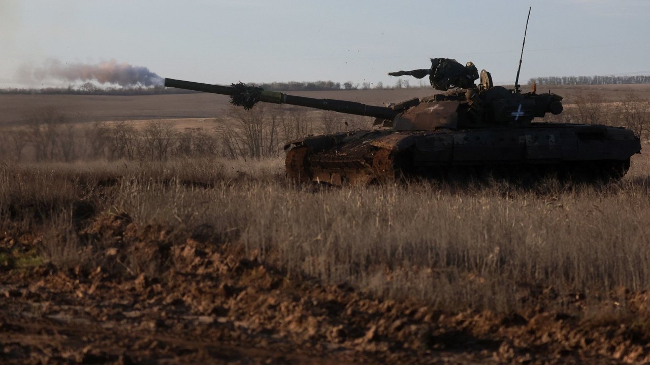 tank, Donbas, Ukrajina, válka