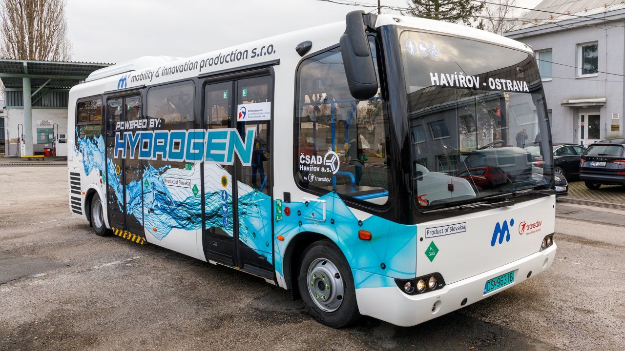 Od 6. prosince 2022 se zaèaly v praxi testovat autobusy na vodíkový pohon v rámci pøímìstské dopravy mezi Havíøovem a Ostravou.