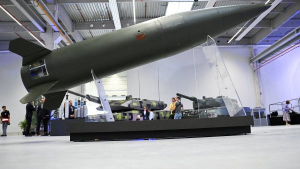 Ukázka systému ATACMS během otevření nového závodu zbrojovky Rheinmetall v...
