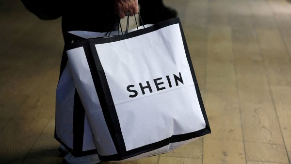 Shein postavil sv�j �sp�ch na velmi levn�m oble�en�, �irok� nab�dce produkt�...