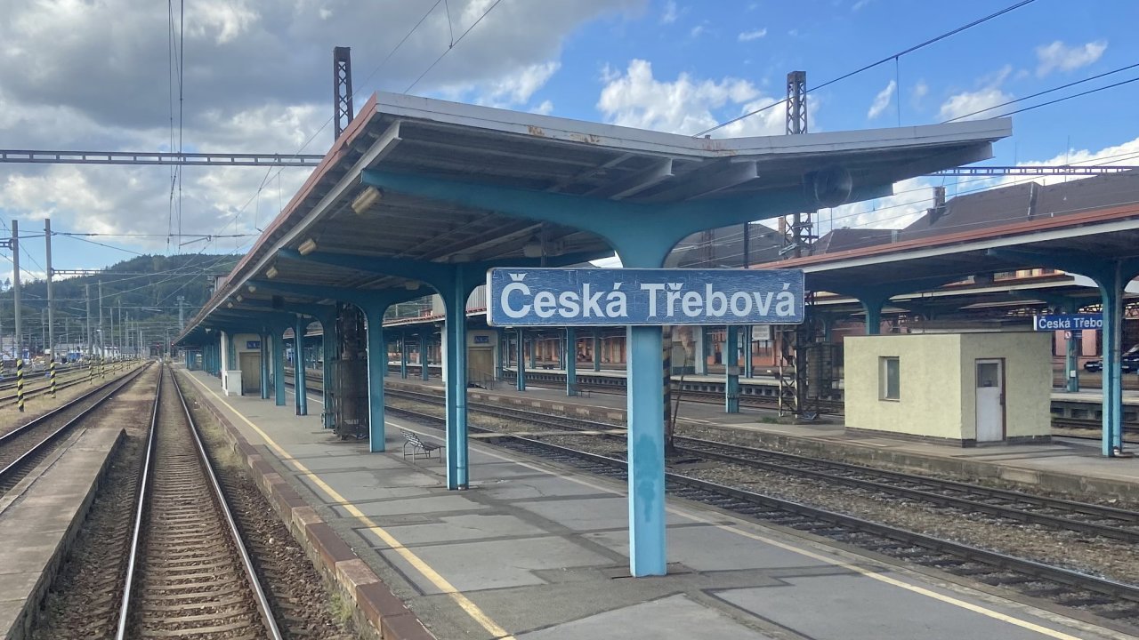 Perony v �esk� T�ebov� na rekonstrukci je�t� �ekaj�, pokrok se jich ale u�...
