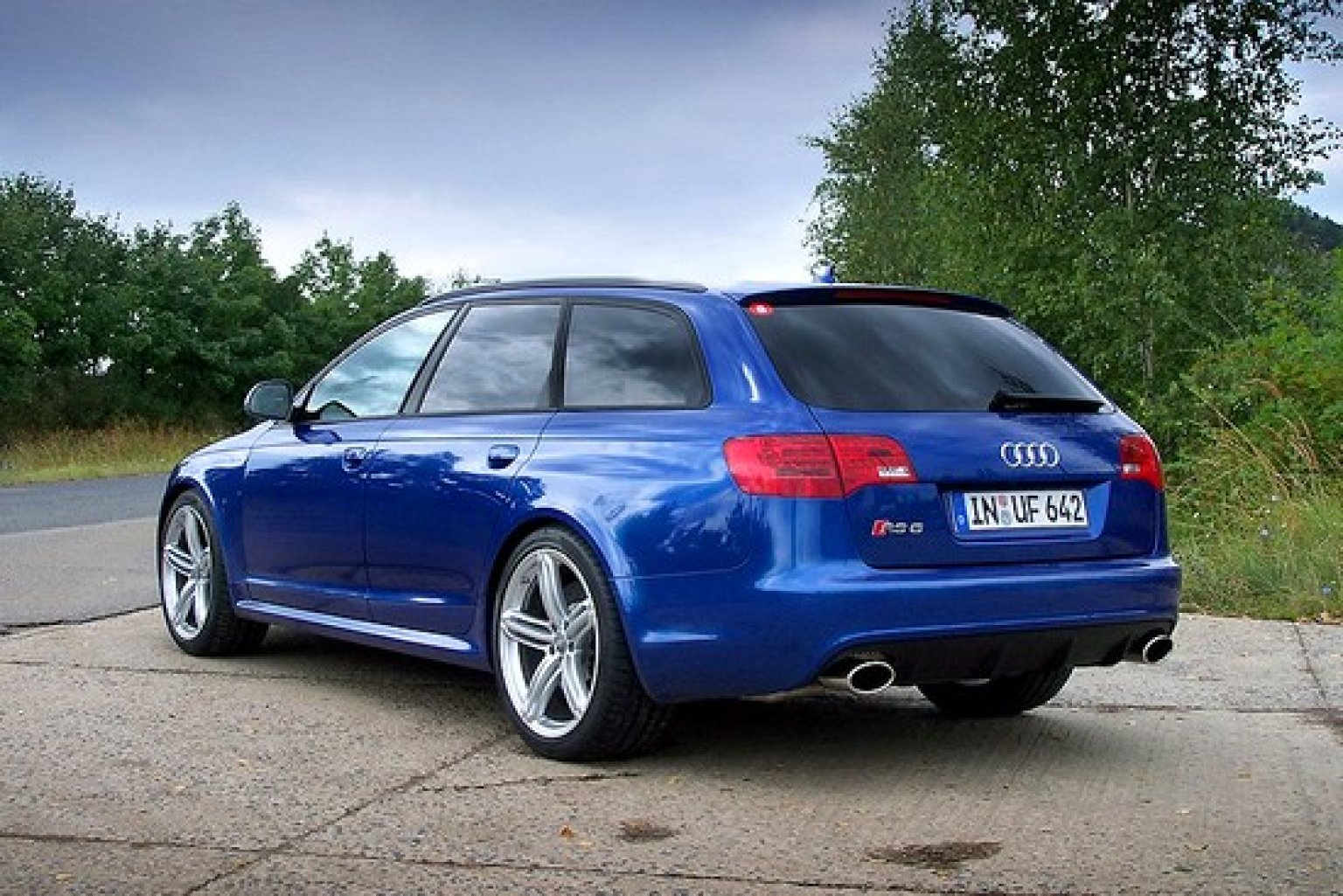 957110131_audi_rs6_avant_04_550x367_.jpg
