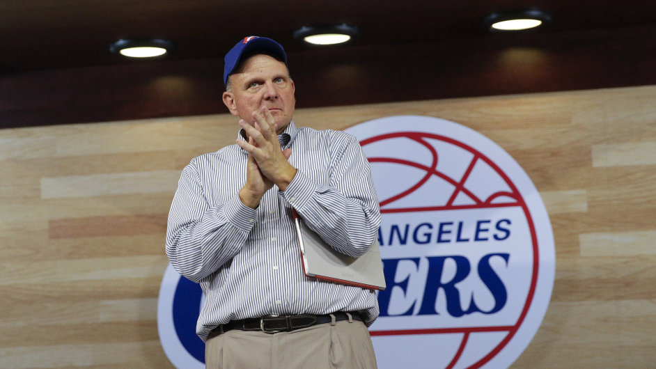 Steve Ballmer opout sprvn radu Microsoftu, aby se mohl vnovat basketbalovmu klubu.